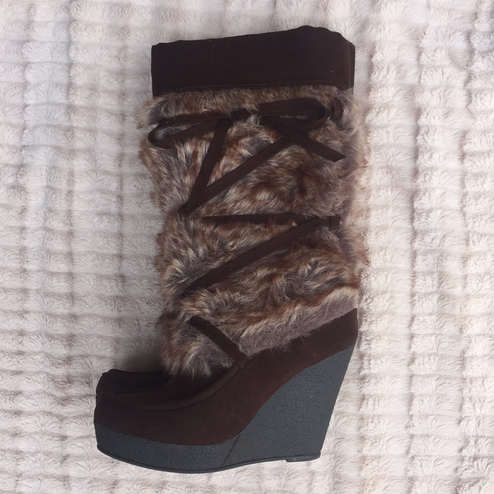 Decree Moccasin Wedges